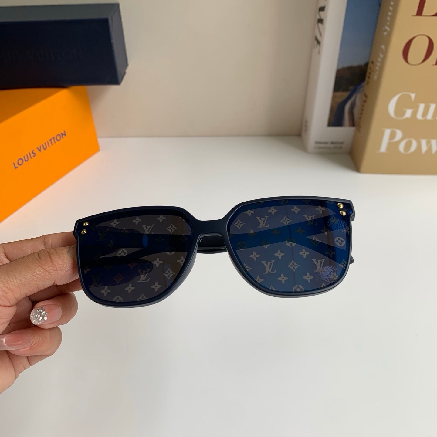 Louis Vuitton Square Blue Lens Sunglasses for Men & Women - 431232 - detail image 4