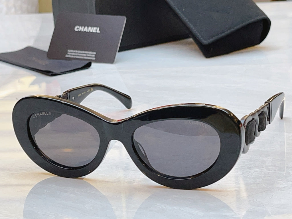 Chanel A71748 Fashion Red Lens Sunglasses for Men & Women - detail image 3