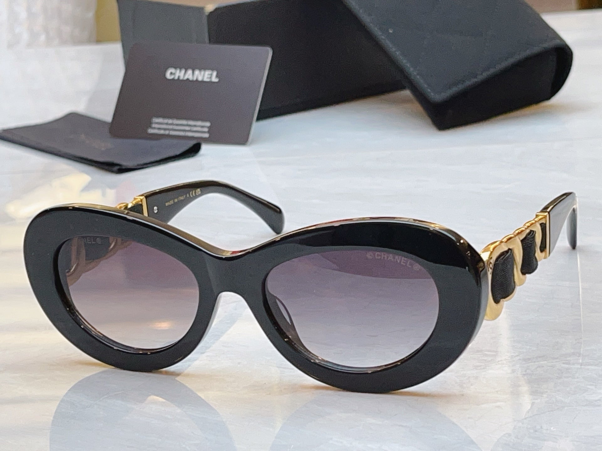 Chanel A71748 Fashion Red Lens Sunglasses for Men & Women - detail image 6