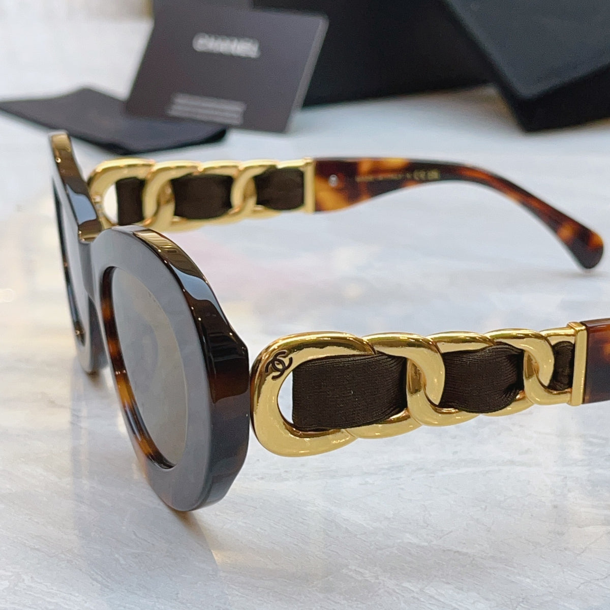 Chanel A71748 Fashion Red Lens Sunglasses for Men & Women - detail image 8