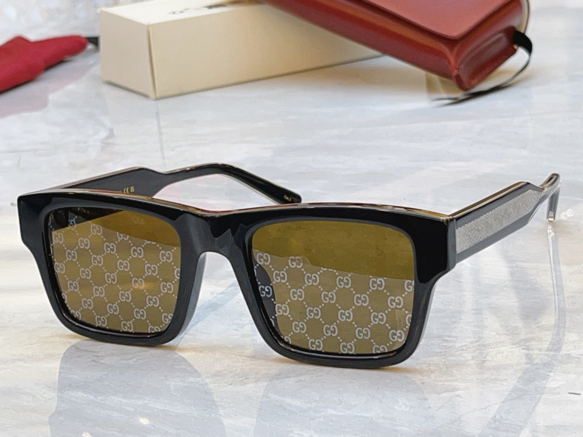 Gucci GG2072SA Fashion Gray Lens Sunglasses for Men & Women - detail image 4