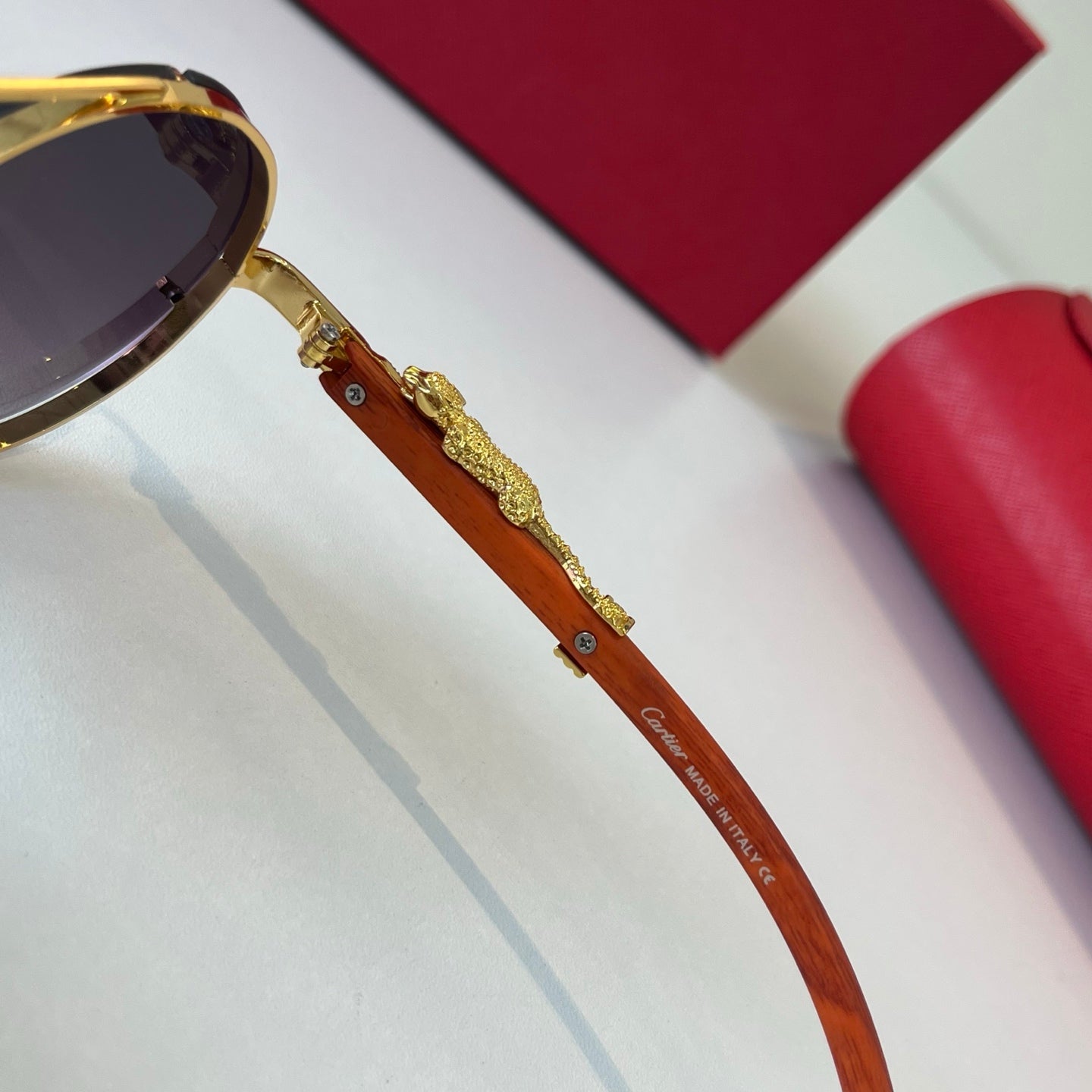Cartier Lightweight Metal Rimless Red Lens Sunglasses for Men & Women - 465866 - detail image 10