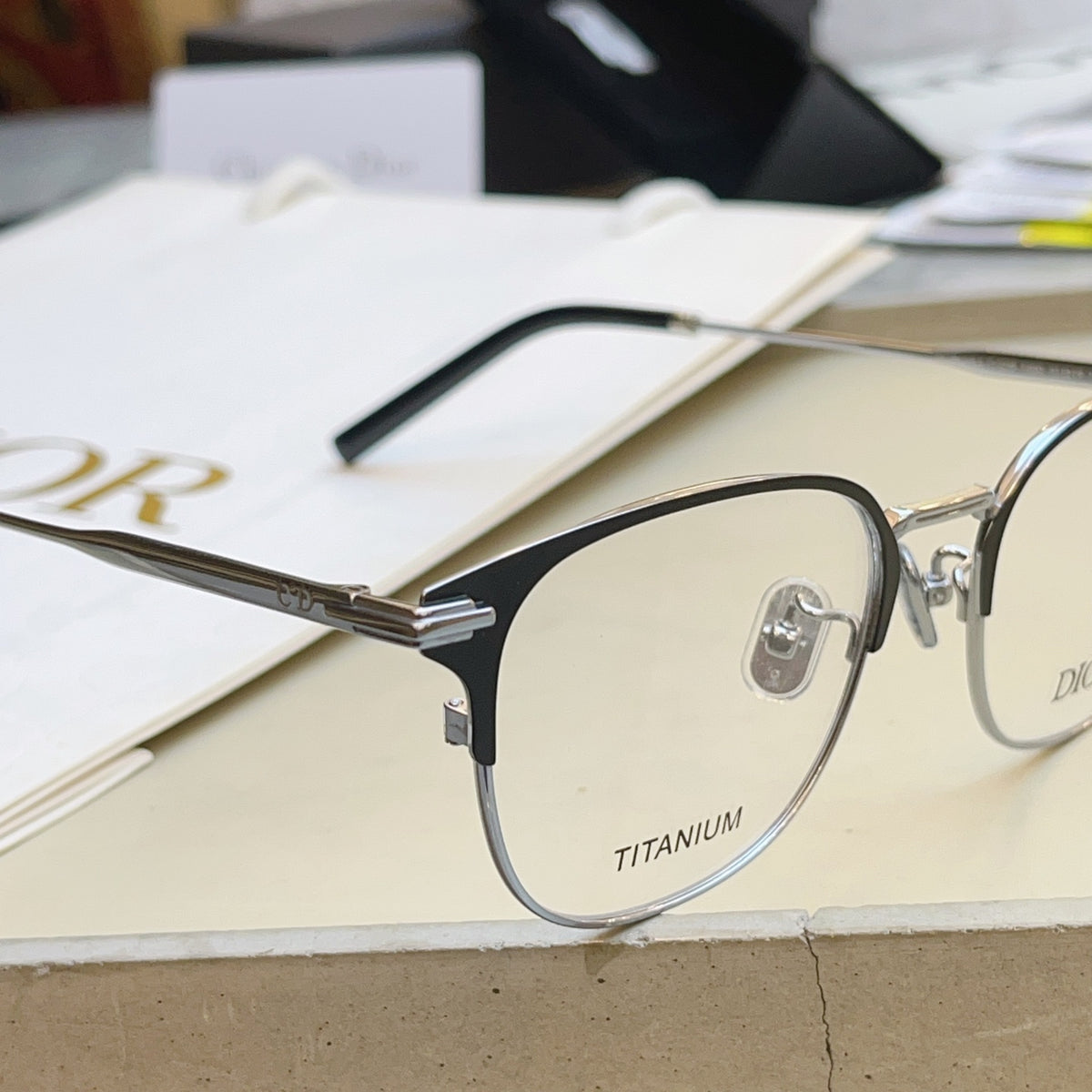Dior DIOR Titanium Fashion Silver Lens Sunglasses for Men & Women - detail image 5