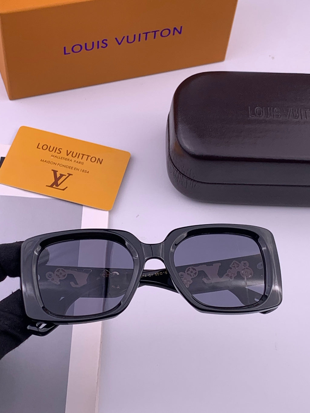 Louis Vuitton L17006 Oversized Gold Lens Sunglasses for Men & Women