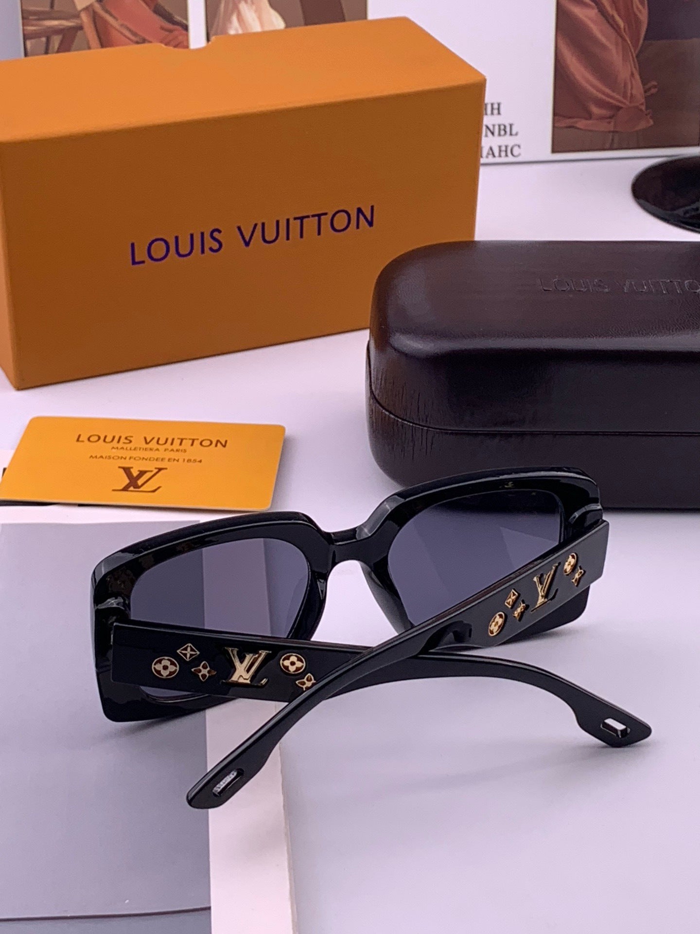 Louis Vuitton L17006 Oversized Gold Lens Sunglasses for Men & Women - detail image 6