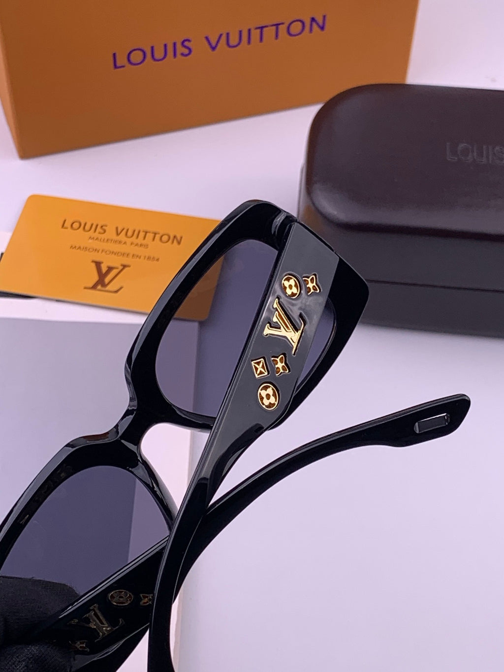 Louis Vuitton L17006 Oversized Gold Lens Sunglasses for Men & Women - detail image 4